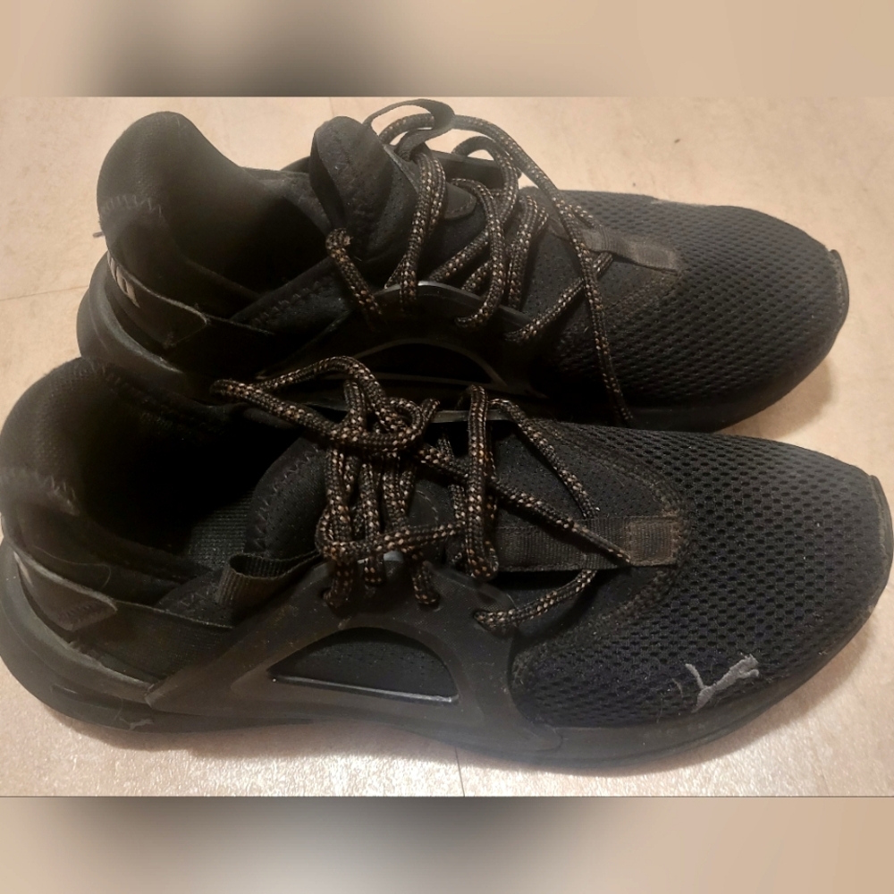 Black PUMA Running Shoes sz 7